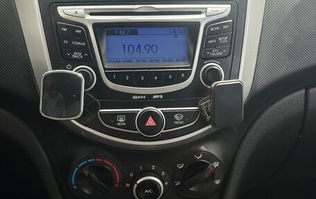 Hyundai Solaris II рестайлинг, 2011 год, 780 000 рублей, 10 фотография