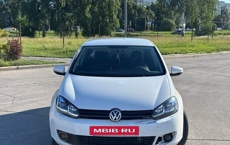 Volkswagen Golf VI, 2011 год, 800 000 рублей, 2 фотография