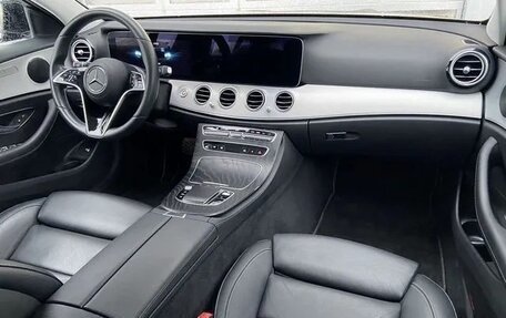 Mercedes-Benz E-Класс, 2022 год, 3 600 000 рублей, 4 фотография