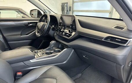 Toyota Highlander, 2021 год, 4 590 000 рублей, 17 фотография