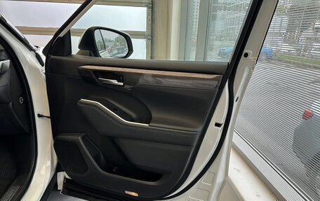Toyota Highlander, 2021 год, 4 590 000 рублей, 19 фотография