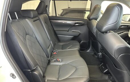 Toyota Highlander, 2021 год, 4 590 000 рублей, 20 фотография