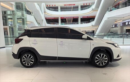 Toyota Yaris XP150 рестайлинг, 2023 год, 1 100 000 рублей, 4 фотография