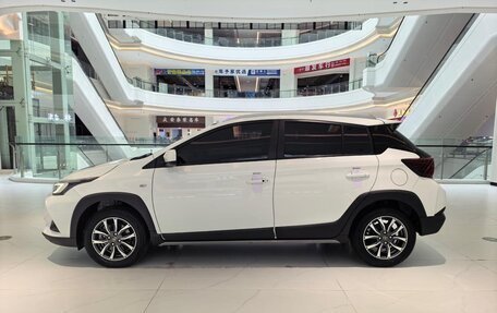 Toyota Yaris XP150 рестайлинг, 2023 год, 1 100 000 рублей, 5 фотография