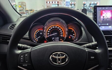 Toyota Yaris XP150 рестайлинг, 2023 год, 1 100 000 рублей, 16 фотография