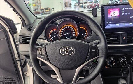 Toyota Yaris XP150 рестайлинг, 2023 год, 1 100 000 рублей, 15 фотография