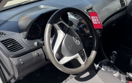 Hyundai Solaris II рестайлинг, 2011 год, 593 000 рублей, 4 фотография