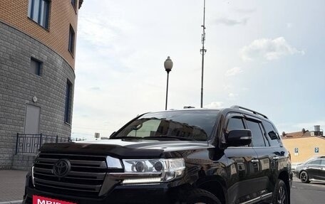 Toyota Land Cruiser 200, 2017 год, 6 299 000 рублей, 7 фотография