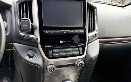 Toyota Land Cruiser 200, 2017 год, 6 299 000 рублей, 15 фотография
