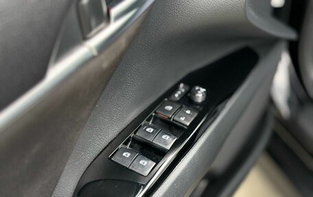 Toyota Camry, 2020 год, 2 450 000 рублей, 9 фотография