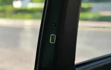 Mercedes-Benz V-Класс, 2018 год, 4 500 000 рублей, 14 фотография