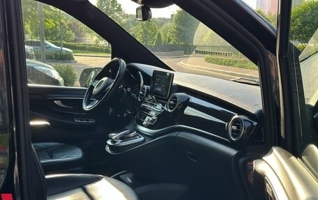 Mercedes-Benz V-Класс, 2018 год, 4 500 000 рублей, 12 фотография
