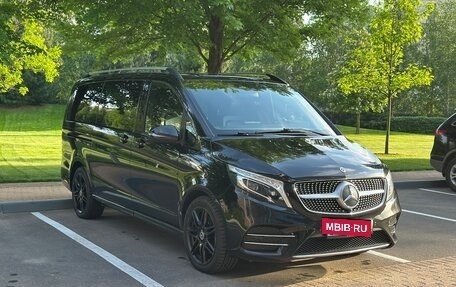 Mercedes-Benz V-Класс, 2018 год, 4 500 000 рублей, 3 фотография