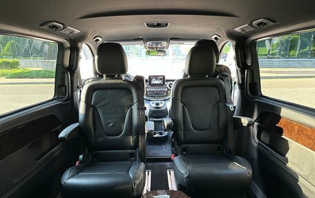 Mercedes-Benz V-Класс, 2018 год, 4 500 000 рублей, 16 фотография