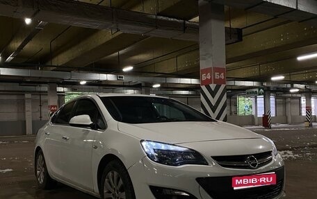 Opel Astra J, 2013 год, 850 000 рублей, 1 фотография