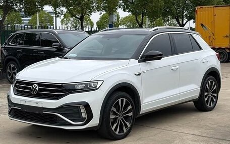 Volkswagen T-Roc I, 2023 год, 1 323 000 рублей, 2 фотография