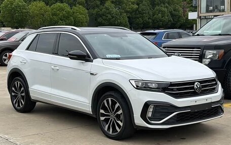 Volkswagen T-Roc I, 2023 год, 1 323 000 рублей, 3 фотография