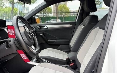 Volkswagen T-Roc I, 2023 год, 1 323 000 рублей, 6 фотография