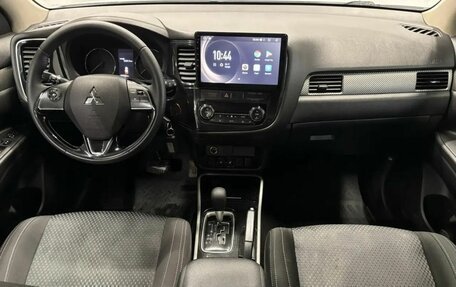 Mitsubishi Outlander III рестайлинг 3, 2018 год, 1 918 000 рублей, 7 фотография