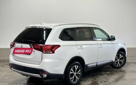 Mitsubishi Outlander III рестайлинг 3, 2018 год, 1 918 000 рублей, 2 фотография