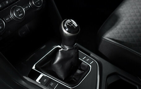 Volkswagen Tiguan II, 2019 год, 1 690 000 рублей, 12 фотография