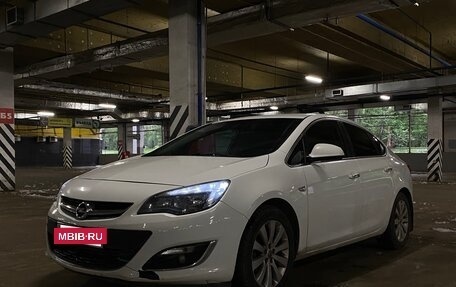 Opel Astra J, 2013 год, 850 000 рублей, 2 фотография