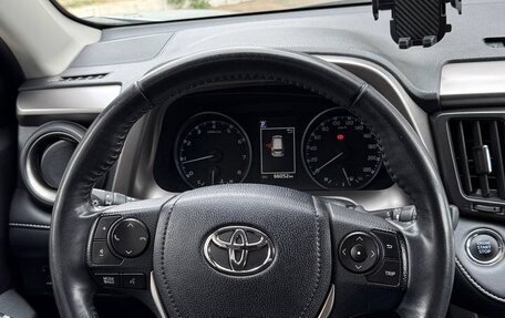 Toyota RAV4, 2019 год, 3 100 000 рублей, 10 фотография