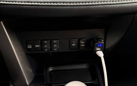 Toyota RAV4, 2019 год, 3 100 000 рублей, 12 фотография