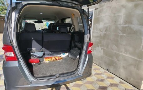 Honda Freed I, 2008 год, 900 000 рублей, 4 фотография