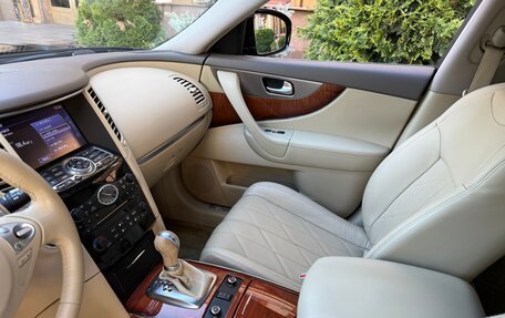 Infiniti QX70, 2015 год, 2 200 000 рублей, 11 фотография