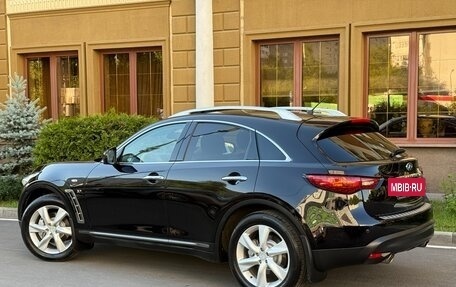 Infiniti QX70, 2015 год, 2 200 000 рублей, 2 фотография