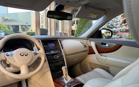 Infiniti QX70, 2015 год, 2 200 000 рублей, 12 фотография