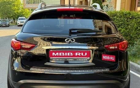 Infiniti QX70, 2015 год, 2 200 000 рублей, 6 фотография