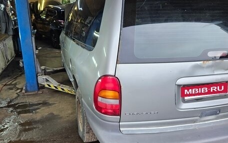 Chrysler Voyager III, 1998 год, 400 000 рублей, 7 фотография