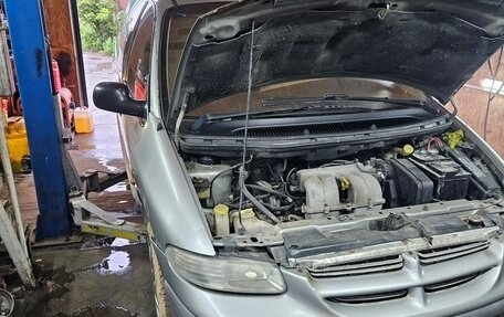 Chrysler Voyager III, 1998 год, 400 000 рублей, 2 фотография