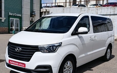 Hyundai H-1 II рестайлинг, 2019 год, 2 880 000 рублей, 3 фотография
