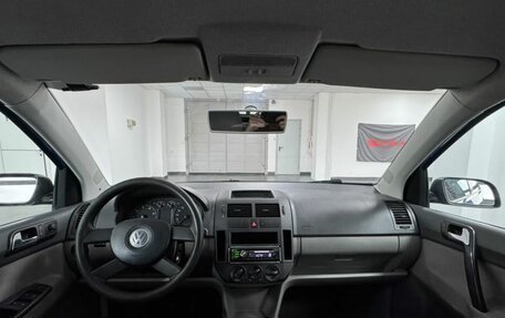 Volkswagen Polo IV рестайлинг, 2004 год, 299 000 рублей, 10 фотография