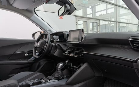 Peugeot 2008 II, 2020 год, 1 899 000 рублей, 28 фотография