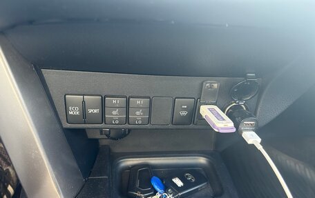 Toyota RAV4, 2017 год, 2 100 000 рублей, 10 фотография