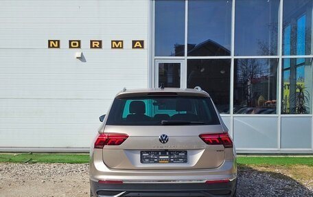 Volkswagen Tiguan II, 2021 год, 3 350 000 рублей, 5 фотография