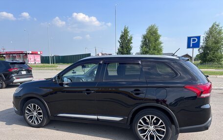 Mitsubishi Outlander III рестайлинг 3, 2015 год, 1 800 000 рублей, 3 фотография
