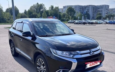 Mitsubishi Outlander III рестайлинг 3, 2015 год, 1 800 000 рублей, 4 фотография