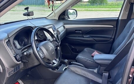 Mitsubishi Outlander III рестайлинг 3, 2015 год, 1 800 000 рублей, 12 фотография