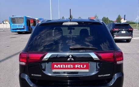 Mitsubishi Outlander III рестайлинг 3, 2015 год, 1 800 000 рублей, 6 фотография