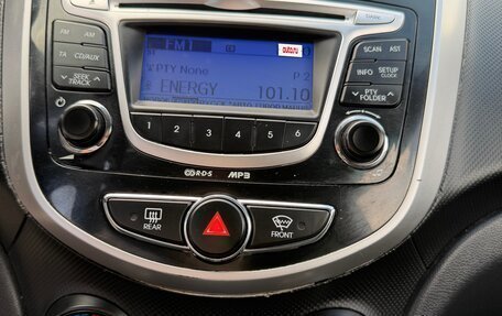 Hyundai Solaris II рестайлинг, 2012 год, 885 000 рублей, 10 фотография