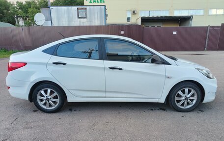 Hyundai Solaris II рестайлинг, 2014 год, 800 000 рублей, 4 фотография