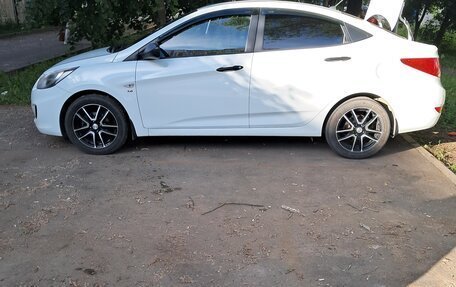 Hyundai Solaris II рестайлинг, 2014 год, 825 000 рублей, 2 фотография