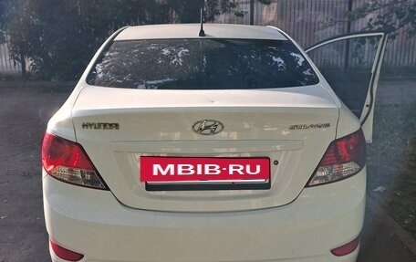 Hyundai Solaris II рестайлинг, 2014 год, 825 000 рублей, 3 фотография