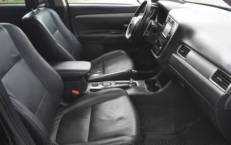 Mitsubishi Outlander III рестайлинг 3, 2014 год, 1 285 000 рублей, 10 фотография