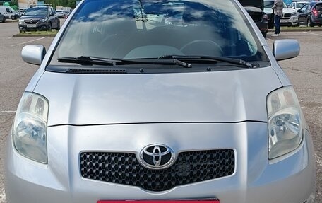 Toyota Yaris III рестайлинг, 2007 год, 680 000 рублей, 2 фотография